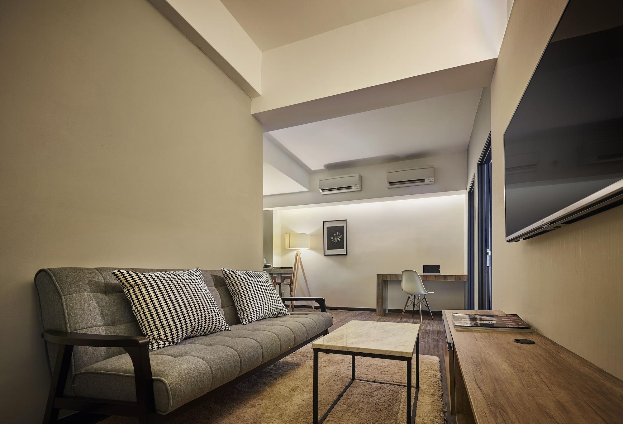 Tropics Eight Suites Джорджтаун Экстерьер фото